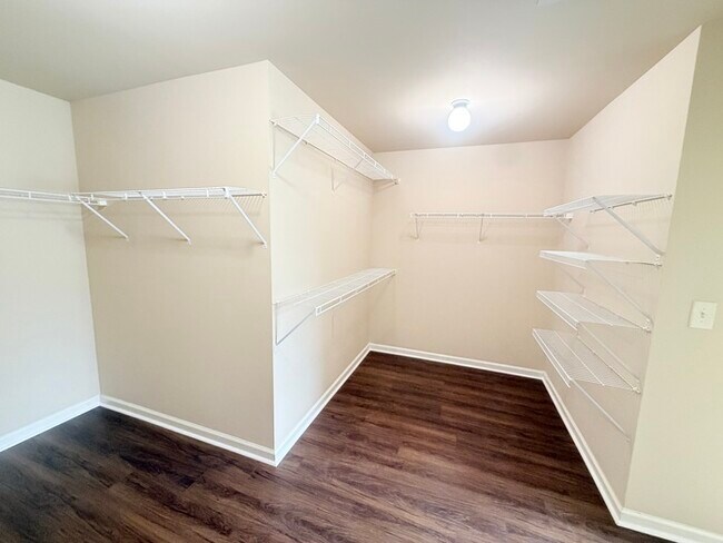 Building Photo - 5230 Brierstone Dr