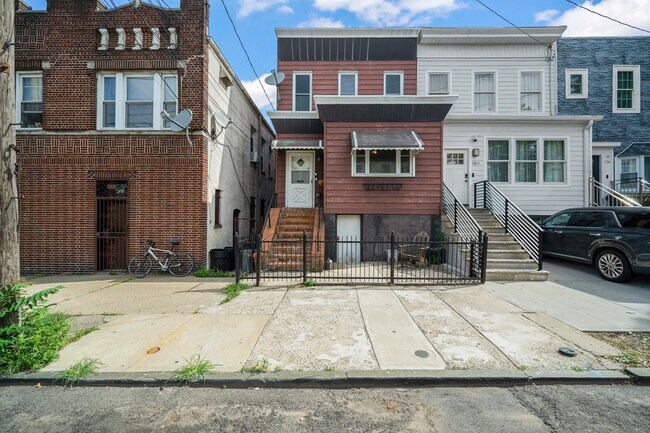 Primary Photo - 138 North St