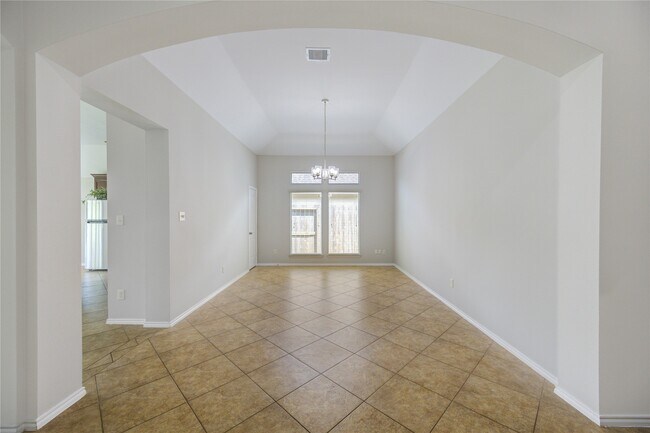 Building Photo - 5615 Stoneridge Ct