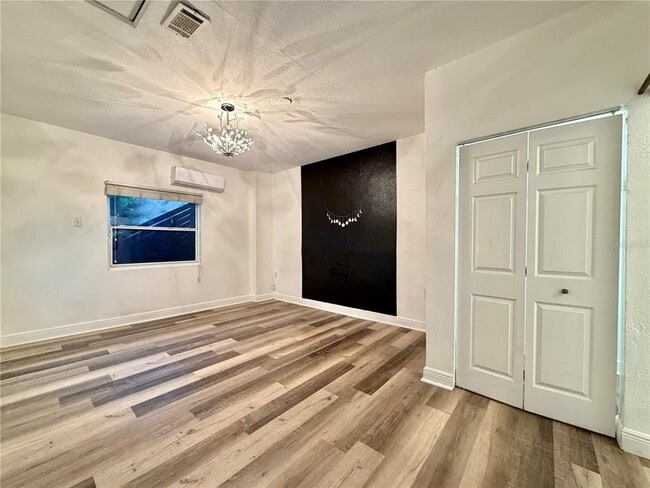 Building Photo - 844 35th Ave S