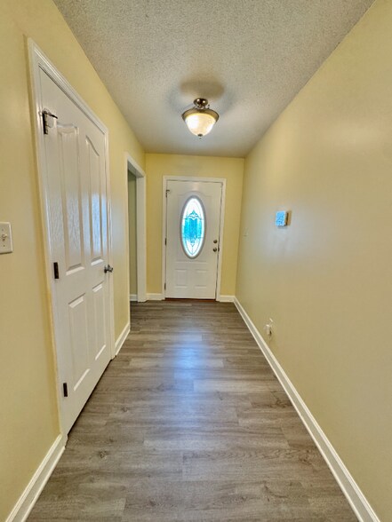 Building Photo - 3863 Heather Way