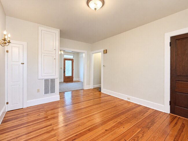 Building Photo - 127 N Liberty St