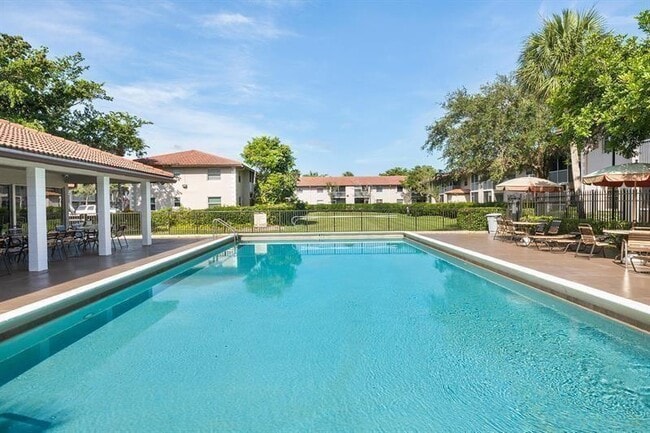 Building Photo - 8750 Royal Palm Blvd