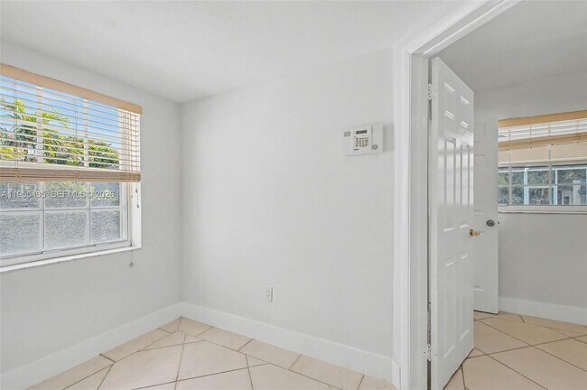 Building Photo - 5936 SW 29th St