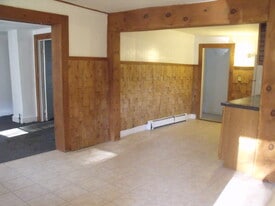 Building Photo - 6 W Shore St