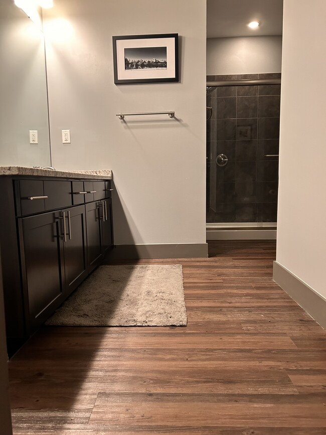 Building Photo - 570 S Front St