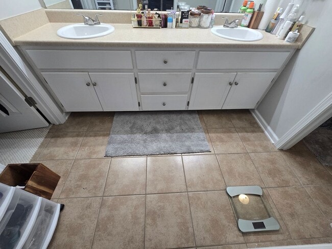 Building Photo - Woodland Park