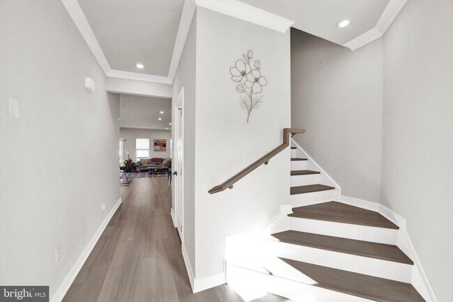 Building Photo - 15 Pratt Ln