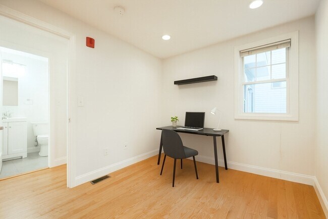 Building Photo - 375 Dorchester St