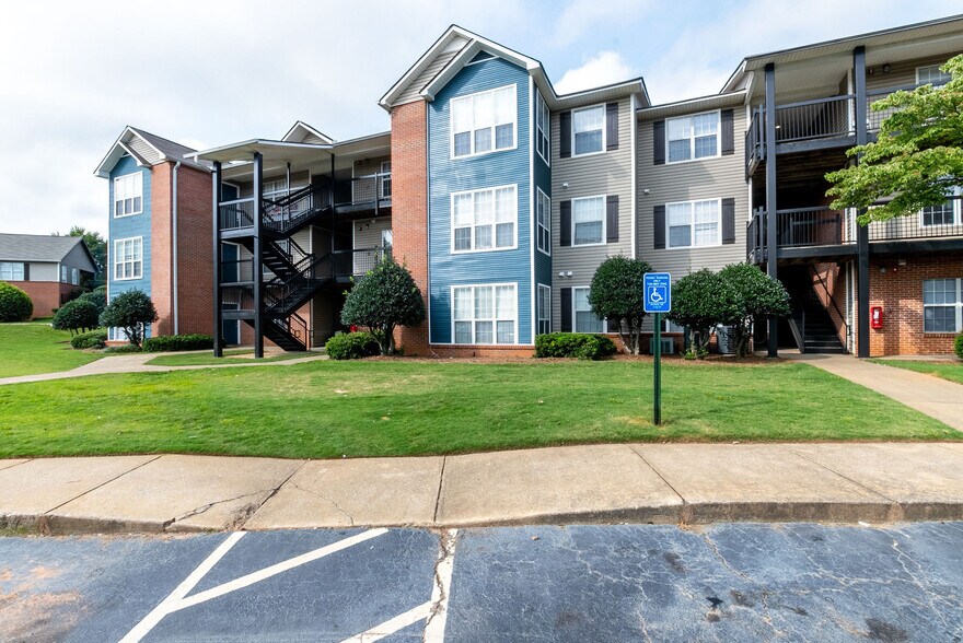 Building Photo - Square at Lawrenceville