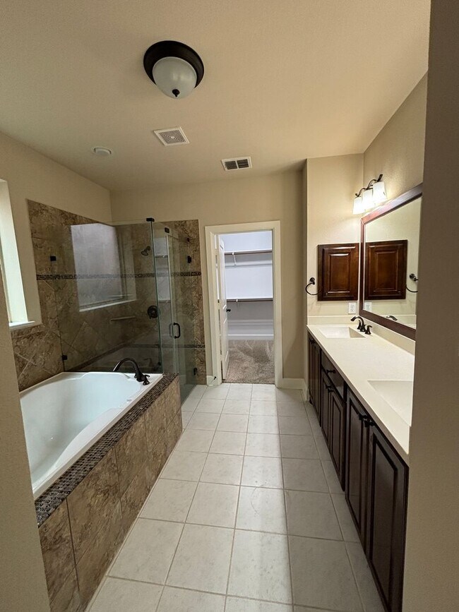 Building Photo - 5 BR/4BA | Updated Single Family Home | 2-Car Garage | Gated backyard
