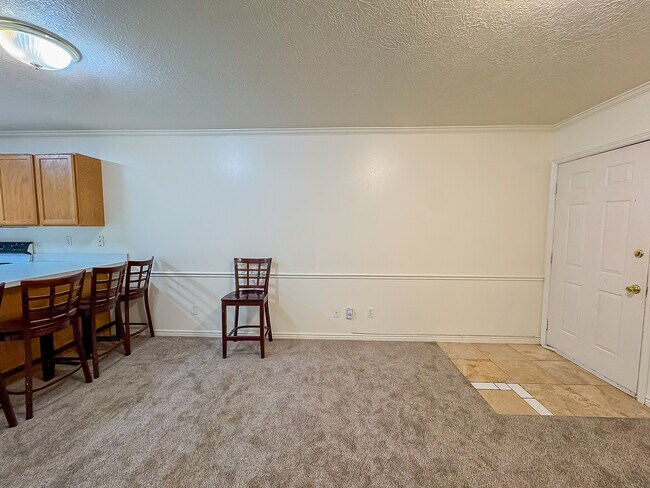 Building Photo - 1611 N Grandview Ln