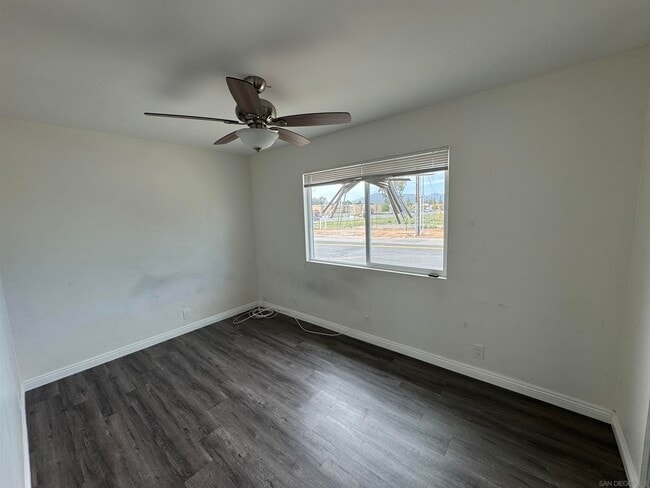Building Photo - 8925 Cottonwood Ave