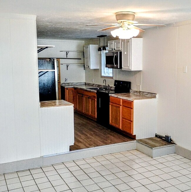 Building Photo - Daytona Beach Bungalow, with Guest House