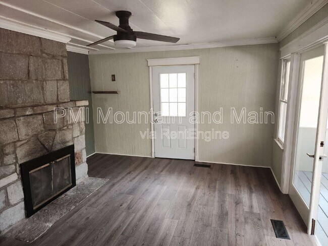 Building Photo - 488 Lake Hosea Dr