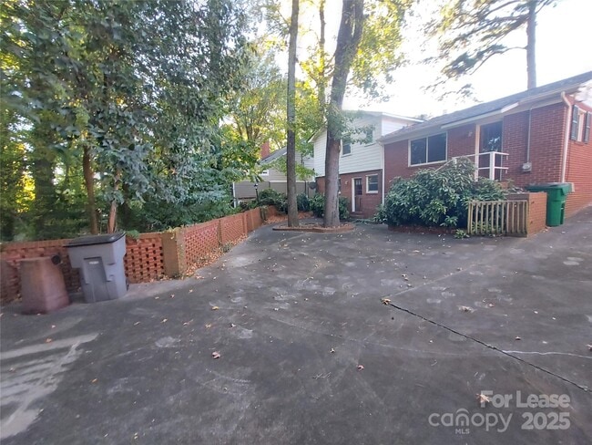 Building Photo - 3813 Selwyn Ave