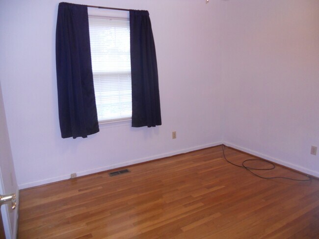 Building Photo - 868 Moyer Rd