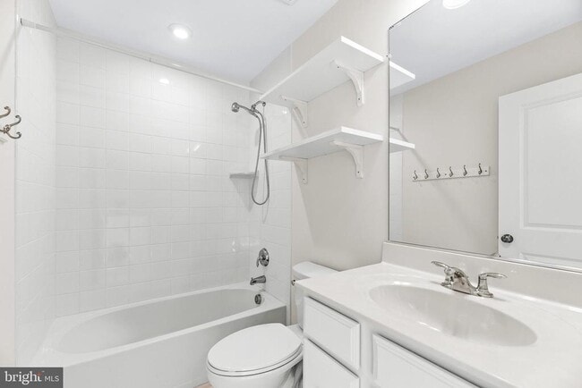 Building Photo - 43858 Eucalyptus Way