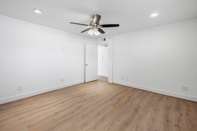 Building Photo - 234 Westheimer Rd