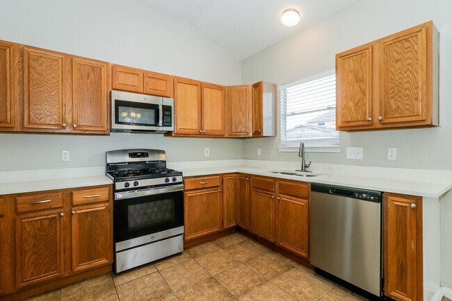 Building Photo - 15806 Mission Crest Ct
