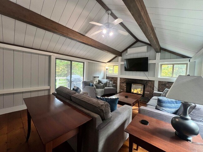 Building Photo - 112 Greensward Dr