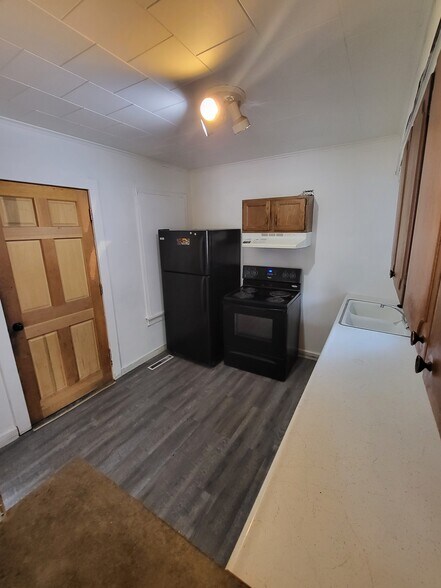 Building Photo - 378 W Division St