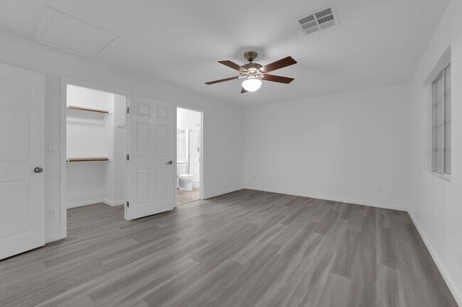 Building Photo - Large 3 bedroom, 2.5 bath house/ New Upgrades