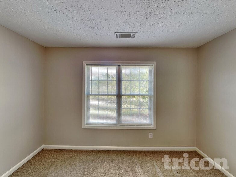 Building Photo - 101 Midland Dr