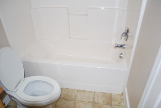 Building Photo - 3 bed Condo in Central Meridian!