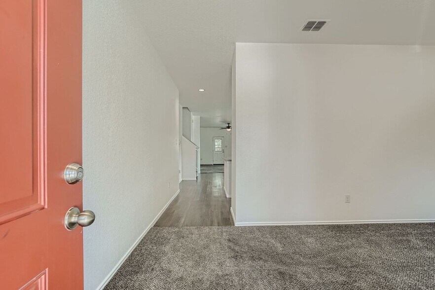 Building Photo - 15111 Pandion Dr