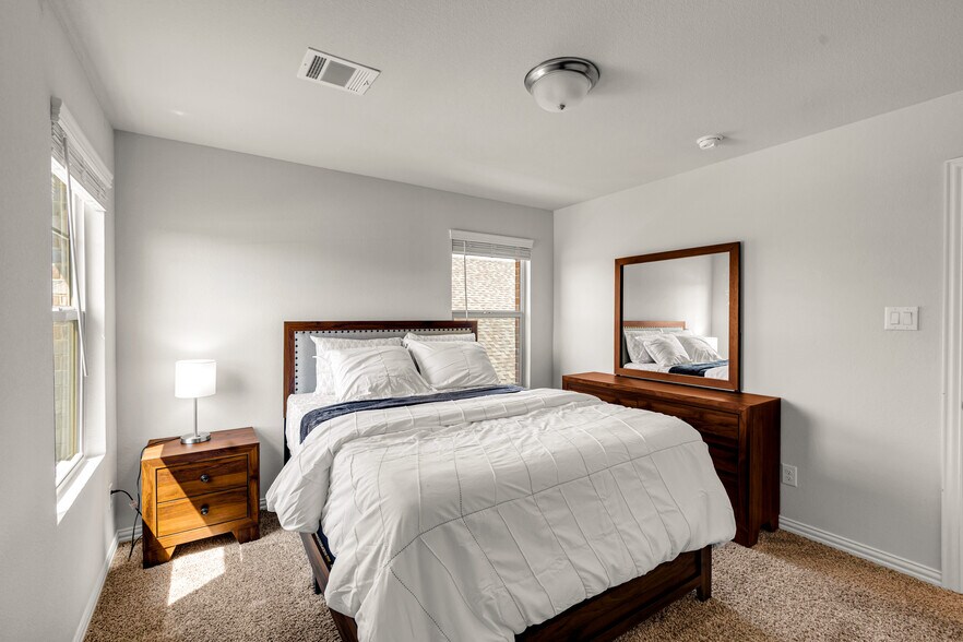 Building Photo - 2104 Bellatrix Dr
