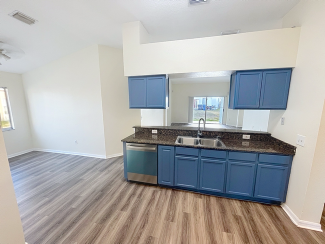 Building Photo - 12820 Longcrest Dr