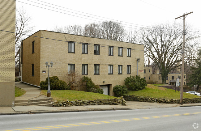 Building Photo - Lincoln Terrace