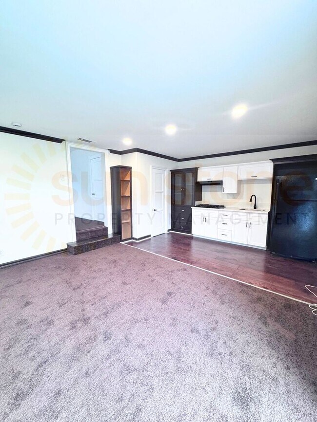 Building Photo - 1542 Meserve St
