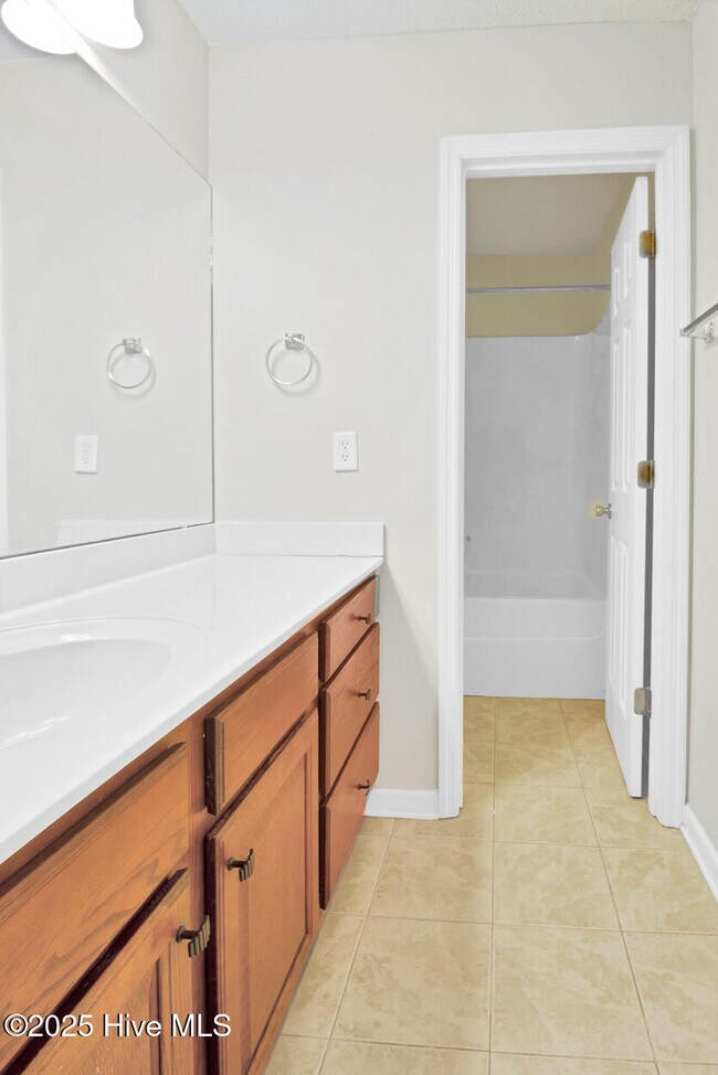 Building Photo - 817 Willbrook Cir