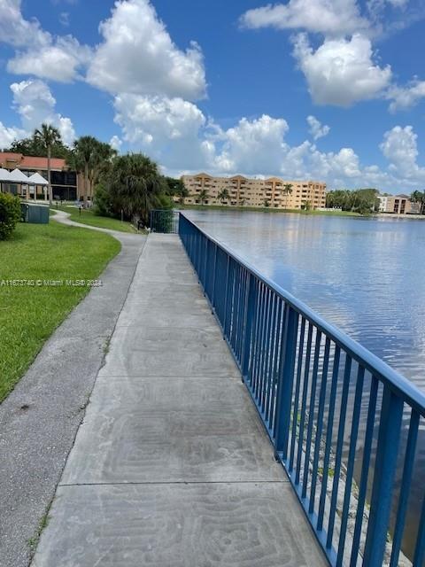 Primary Photo - 15525 N Miami Lakeway