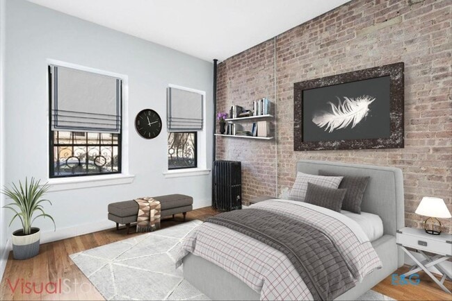 Building Photo - Garden Level 3 BR Townhouse Custom Apt.  with large private outdoor Space