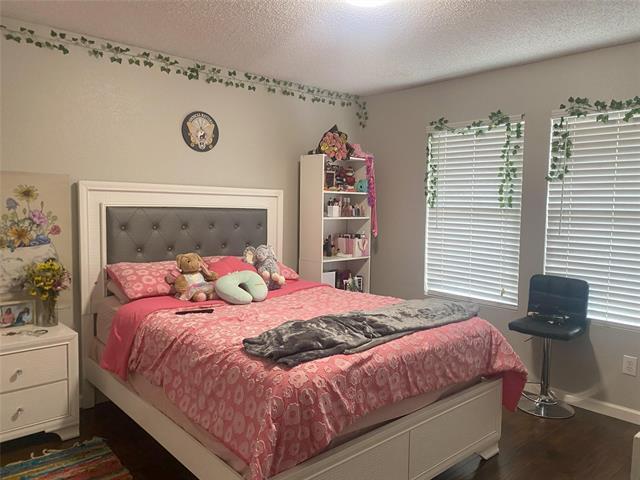 Building Photo - 2224 Maple Dr