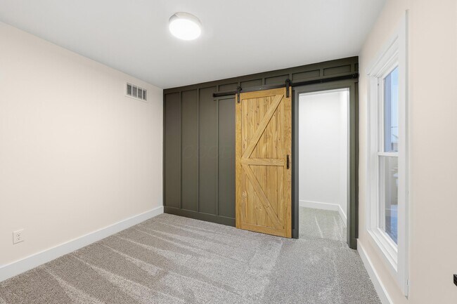 Building Photo - 321 W Columbia St