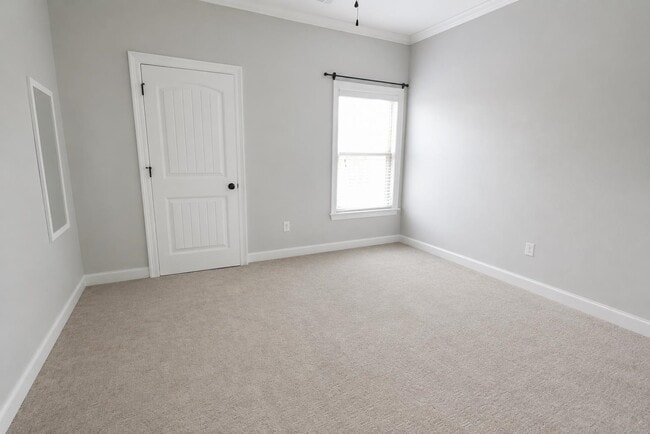 Building Photo - 36 Littleton Way