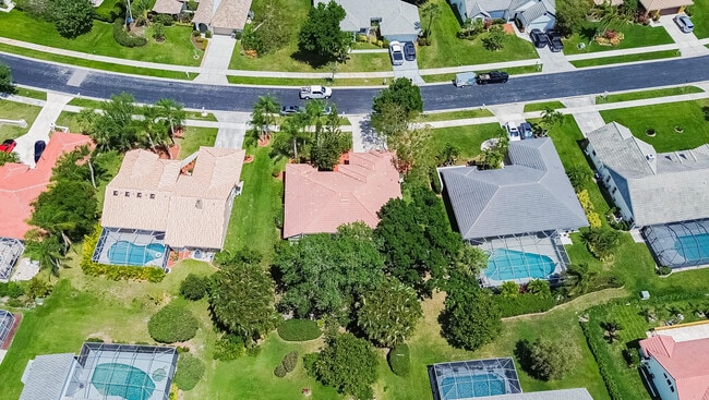 Building Photo - 1326 SW Briarwood Dr