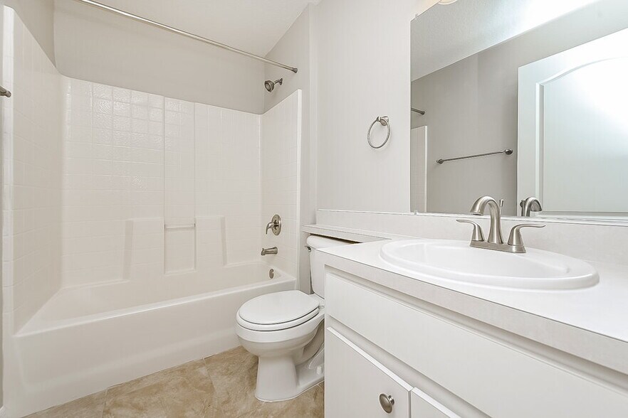 Building Photo - 18036 Birdwater Dr