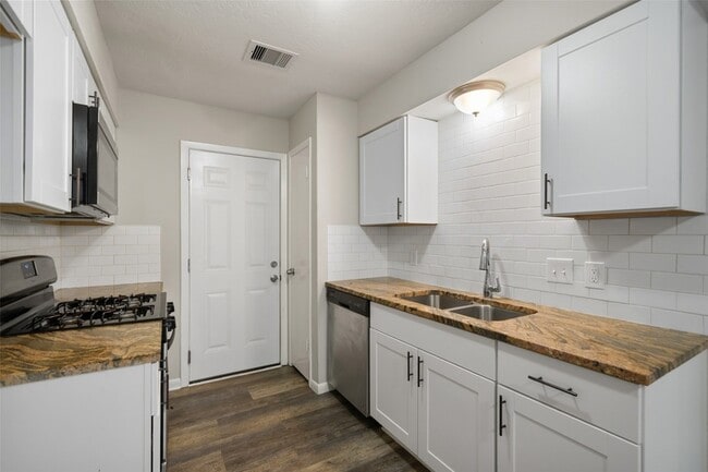 Building Photo - 14406 Cypress Branch Dr