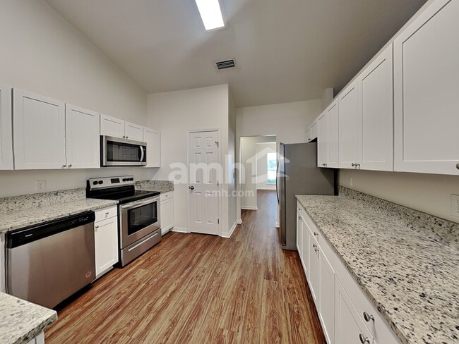 Building Photo - 3256 Silverado Cir