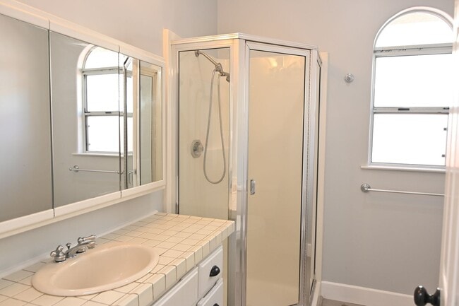 Building Photo - Nice Willow Glen Bungalow, Pet Friendly, 2...