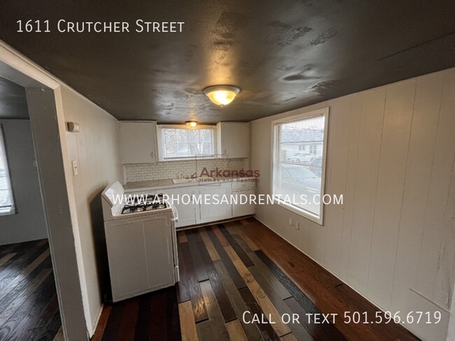 Building Photo - 1611 Crutcher St