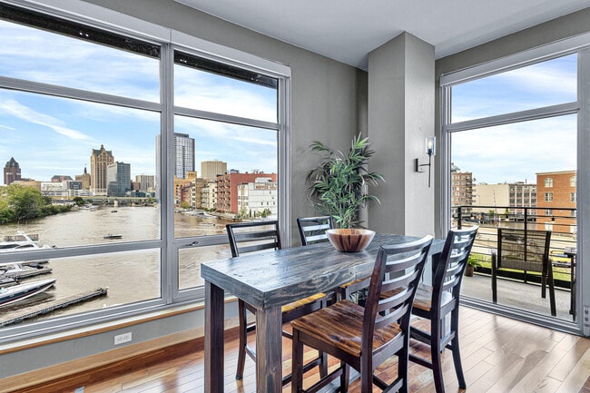 Building Photo - 106 W Seeboth St