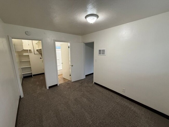 Building Photo - 279 Kearney St S