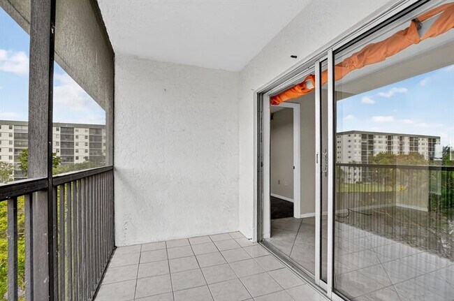 Building Photo - 2236 N Cypress Bend Dr