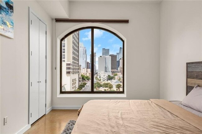 Building Photo - 507 Sabine St